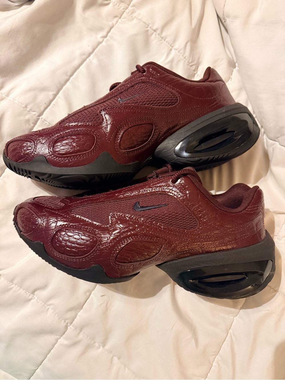 Nike Air Max 8.5. women’s Burgundy Textured Athletic Sneakers